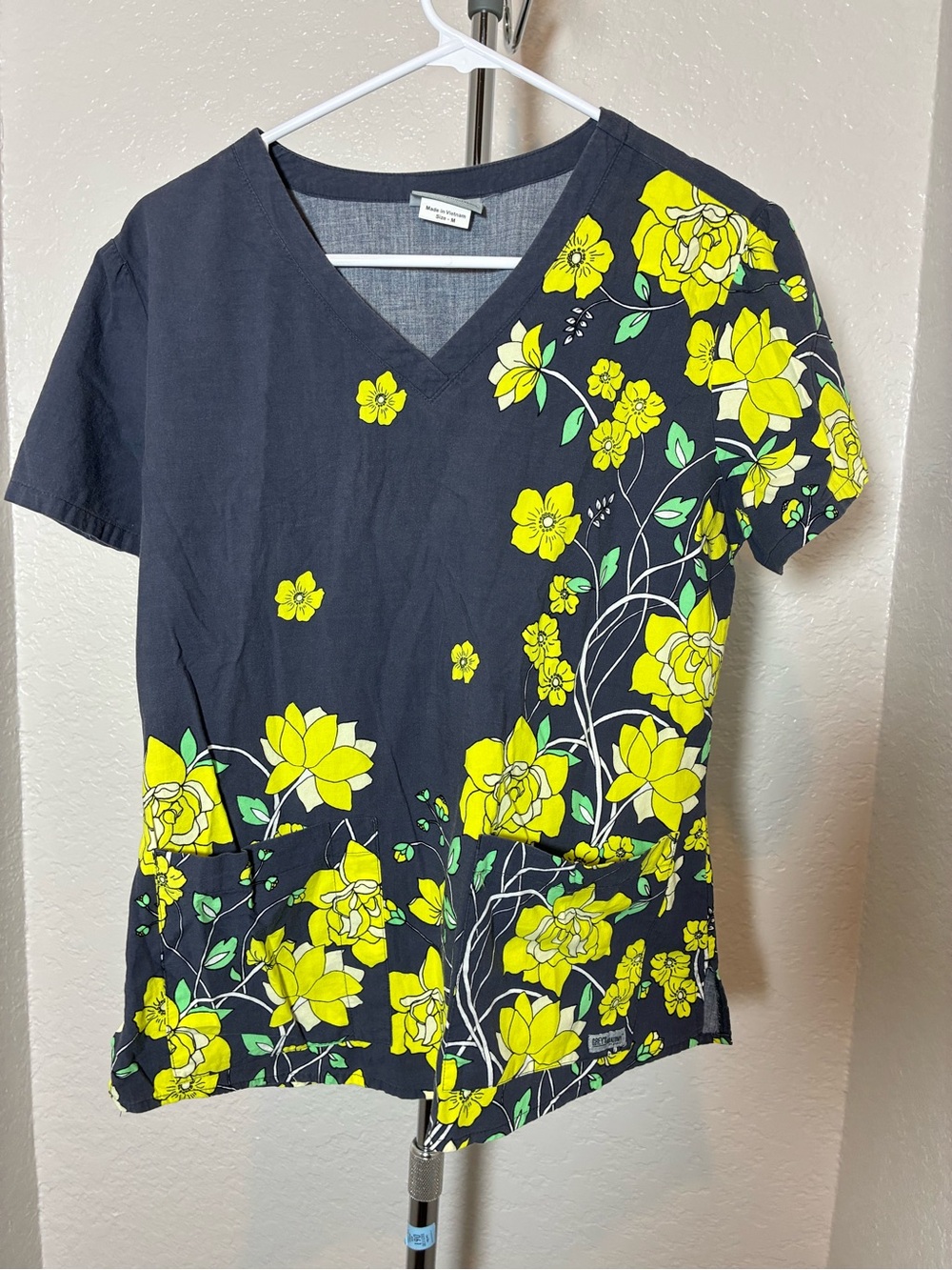 White Cross Women’s Floral V-Neck Scrub Top in Gray and Bright Yellow Women’s M